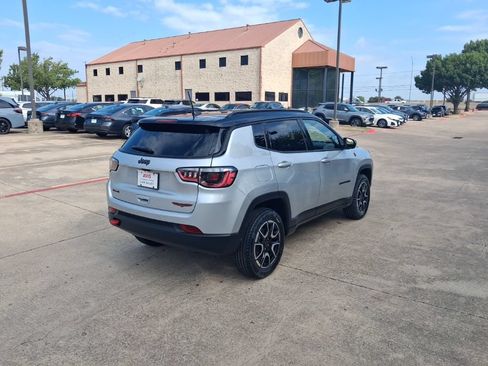 Used 2025 Jeep Compass Trailhawk AWD/4WD image 7