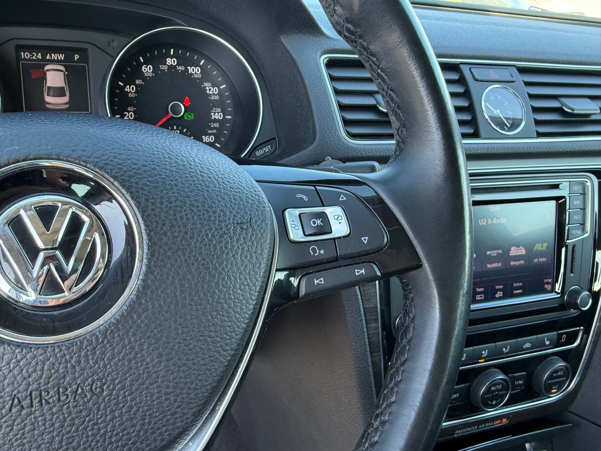 Used 2017 Volkswagen Passat 3.6 SEL Premium FWD image 17
