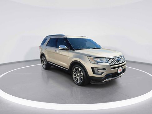 Used 2017 Ford Explorer Platinum AWD/4WD image 2