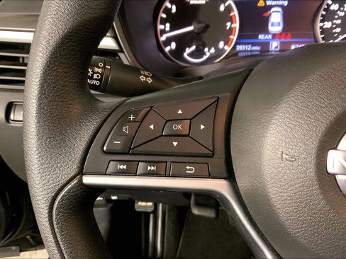 Used 2025 Nissan Altima 2.5 SV FWD image 18