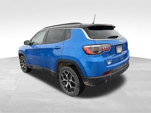 Used 2025 Jeep Compass Limited image 9