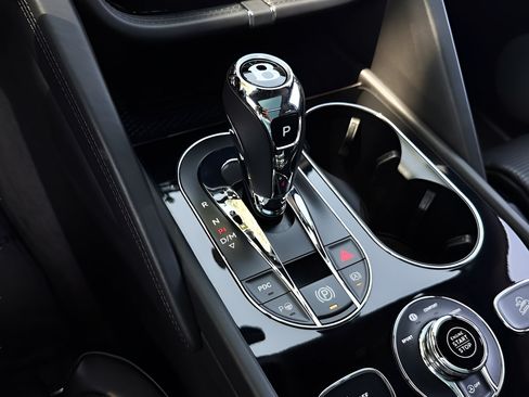 Used 2021 Bentley Bentayga AWD/4WD image 10