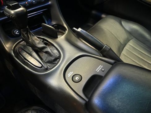 Used 2000 Chevrolet Corvette Coupe w/ Roof Pkg image 19