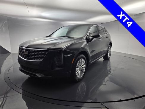 Used 2024 Cadillac XT4 Luxury w/ Cold Weather Package image 3