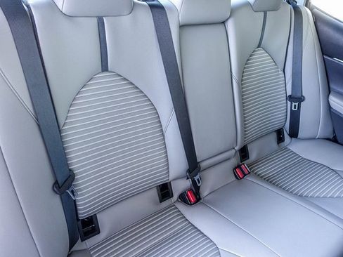 Used 2023 Toyota Camry SE image 5