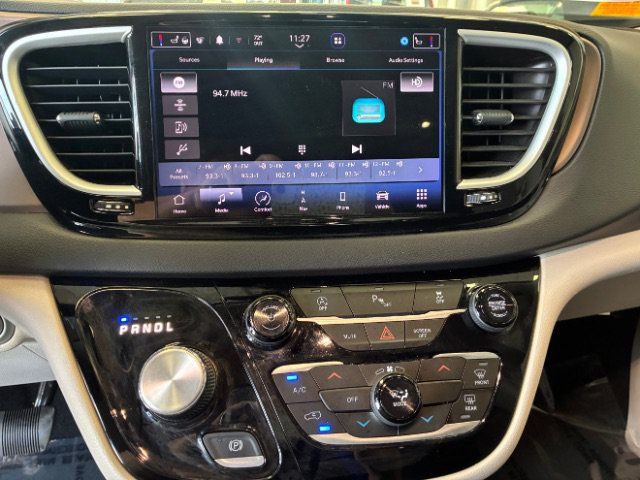 Used 2022 Chrysler Voyager LX FWD image 23