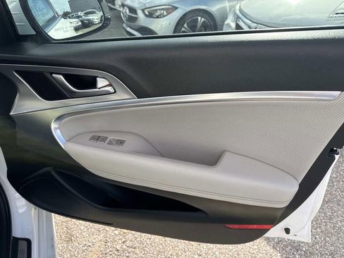 Used 2022 Genesis G70 3.3T image 13