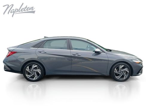 Used 2025 Hyundai Elantra SEL FWD image 7