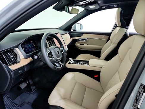 Used 2026 Volvo XC90 B6 Plus image 8