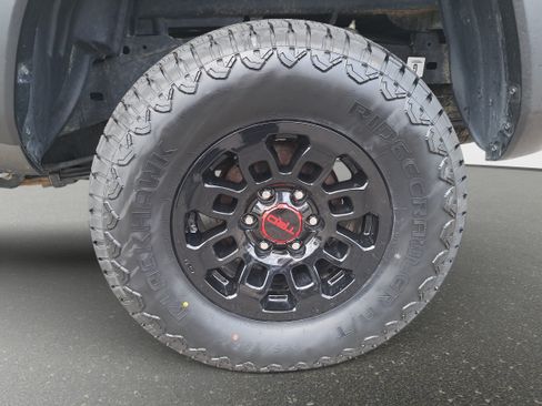 Used 2021 Toyota Tacoma TRD Off-Road AWD/4WD image 31