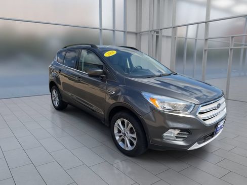 Used 2018 Ford Escape SE AWD/4WD image 2