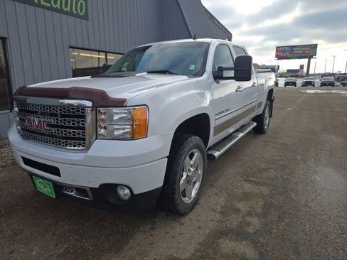 Used 2013 GMC Sierra 2500 Denali w/ Suspension Package, Off-Road image 2