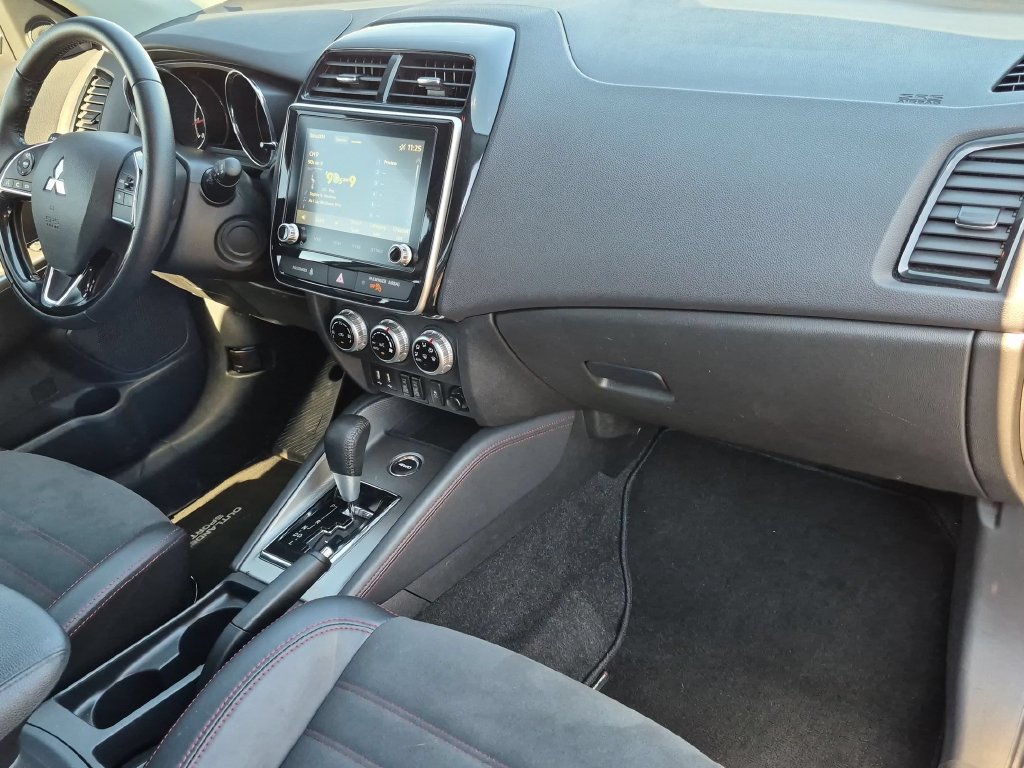 Used 2025 Mitsubishi Outlander Sport SE AWD/4WD image 31