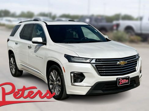 Used 2023 Chevrolet Traverse Premier image 1