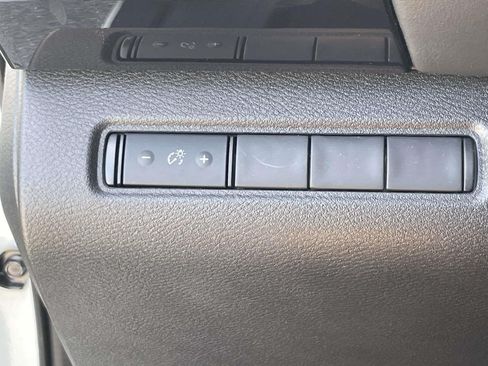 Used 2024 Nissan Pathfinder S AWD/4WD image 17