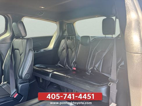 Used 2025 Chrysler Pacifica Select FWD image 16