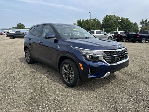 Used 2025 Kia Seltos LX AWD/4WD image 11