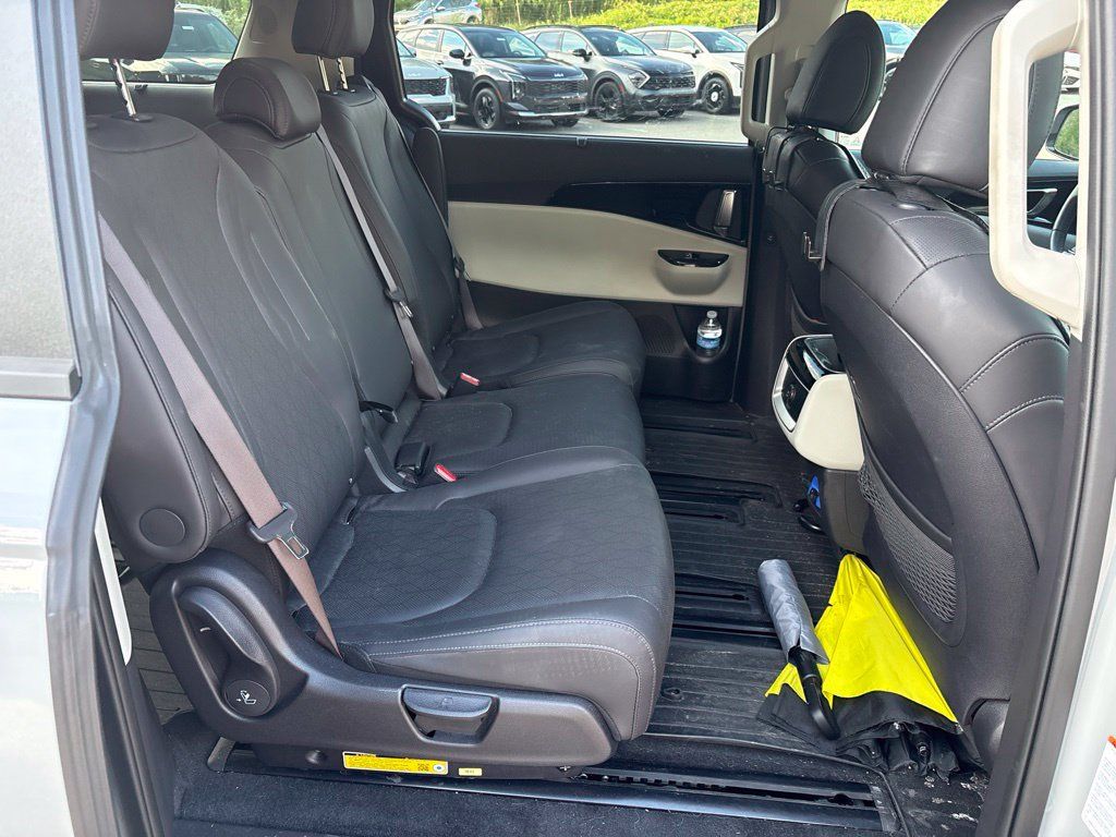 Certified 2024 Kia Carnival EX FWD image 25