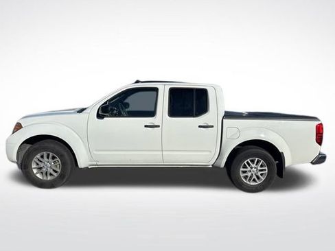 Used 2016 Nissan Frontier SV image 2