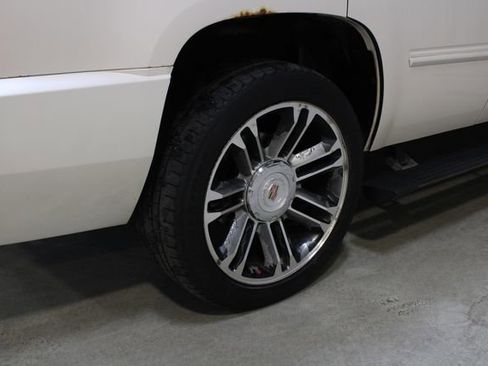 Used 2013 Cadillac Escalade Premium AWD/4WD image 25
