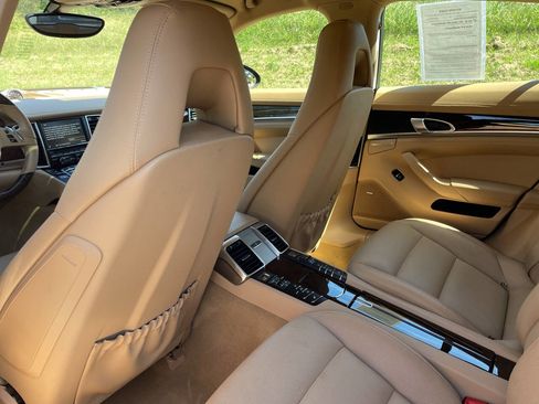 Used 2014 Porsche Panamera 4 image 18