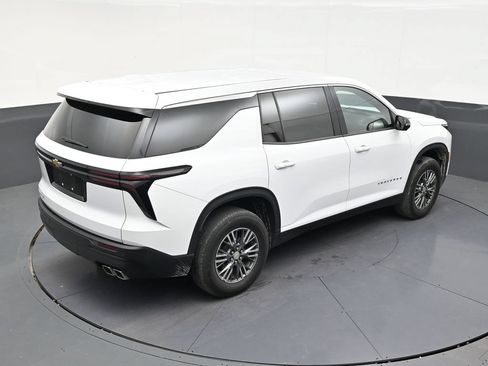 Used 2024 Chevrolet Traverse LS FWD image 16