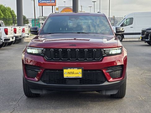 Used 2024 Jeep Grand Cherokee Altitude AWD/4WD image 2
