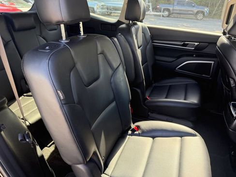 Used 2025 Kia Telluride S FWD image 12