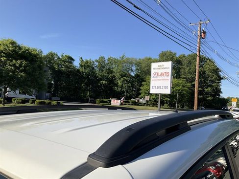 Used 2020 Jeep Renegade Latitude w/ UConnect 8.4 Nav Group AWD/4WD image 10
