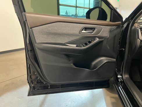 Used 2023 Nissan Rogue SV image 26