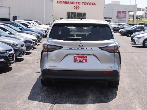 Used 2024 Toyota Sienna LE FWD image 6