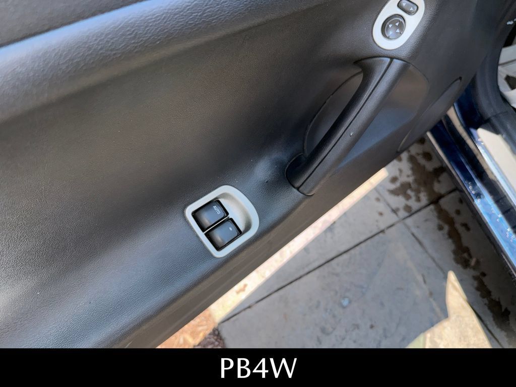 Used 2007 Pontiac Solstice Convertible w/ Premium Package RWD image 24