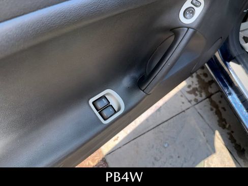 Used 2007 Pontiac Solstice Convertible w/ Premium Package RWD image 24