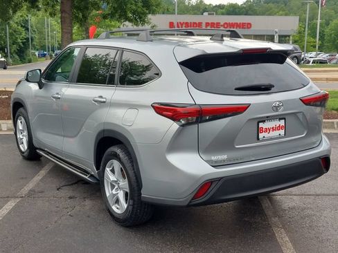Used 2023 Toyota Highlander LE FWD image 7