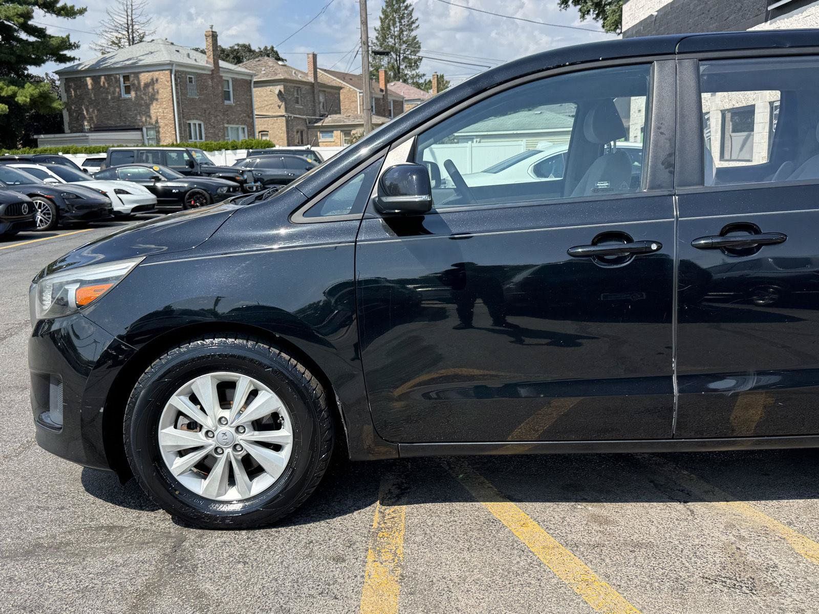 Used 2016 Kia Sedona L FWD image 4