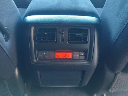 Used 2016 Nissan Pathfinder SV FWD image 40