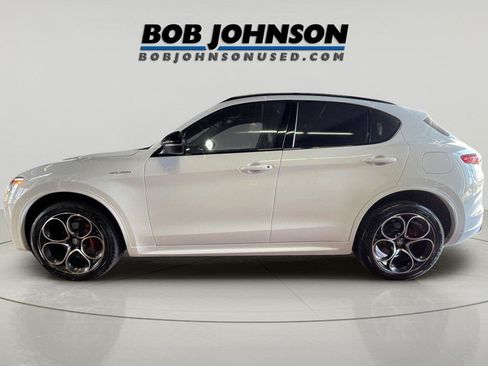 Used 2023 Alfa Romeo Stelvio Veloce AWD/4WD image 4