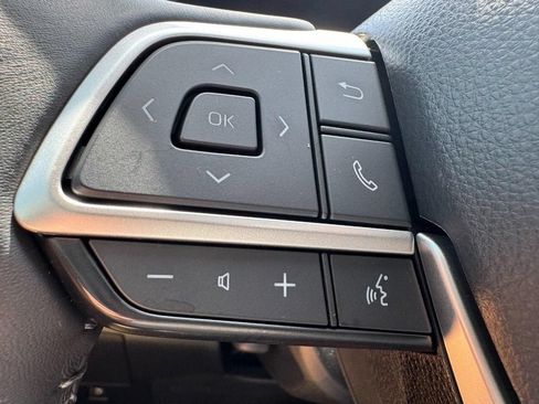 Used 2023 Toyota Highlander XLE AWD/4WD image 18