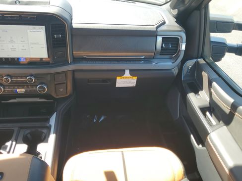 Certified 2023 Ford F250 Platinum image 16