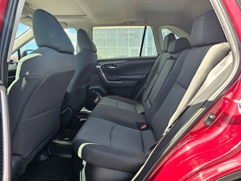 Used 2021 Toyota RAV4 XLE w/ Convenience Package image 12