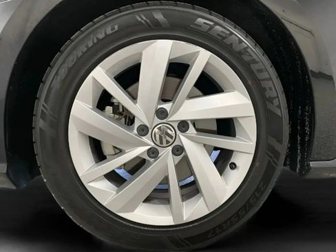 Used 2018 Volkswagen Passat 2.0T SE FWD image 24