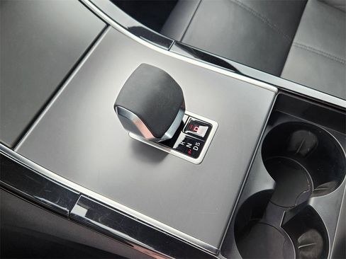 Used 2025 Land Rover Range Rover Velar Dynamic SE image 16