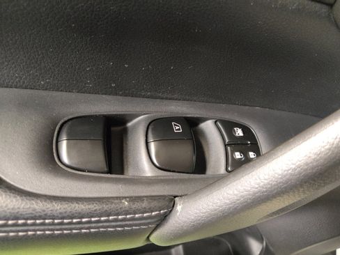 Used 2016 Nissan Rogue S FWD image 27