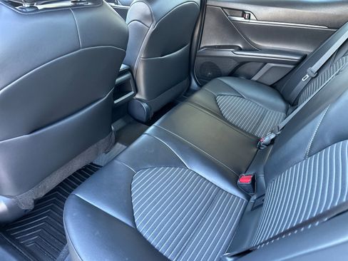 Used 2023 Toyota Camry SE image 11