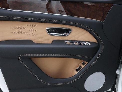 New 2025 Bentley Bentayga Extended Wheelbase image 12