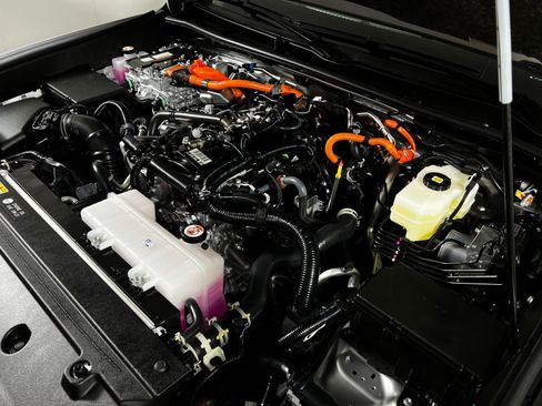 Certified 2025 Toyota 4Runner TRD Off-Road Premium image 11