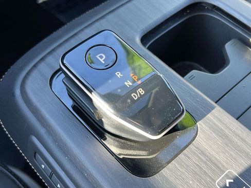 Used 2024 Nissan Ariya AWD image 13