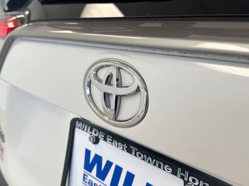 Used 2020 Toyota RAV4 Limited image 12