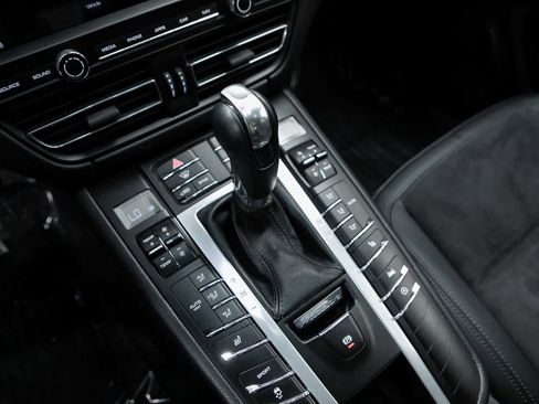 Certified 2020 Porsche Macan image 21