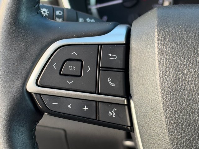 Used 2024 Toyota Highlander XLE FWD image 22